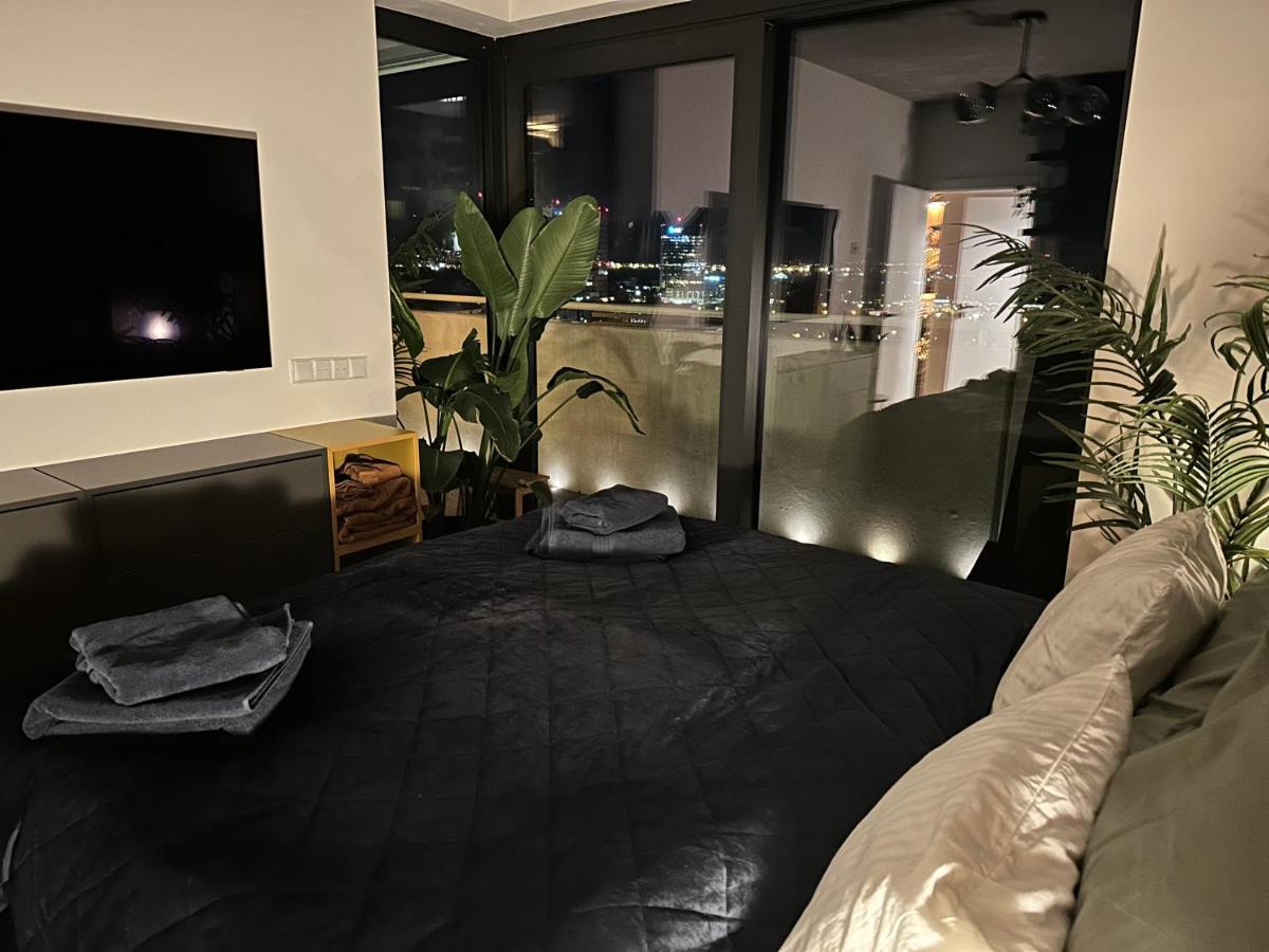 布拉迪斯拉发Skyline Elegance With Free Parking公寓 外观 照片