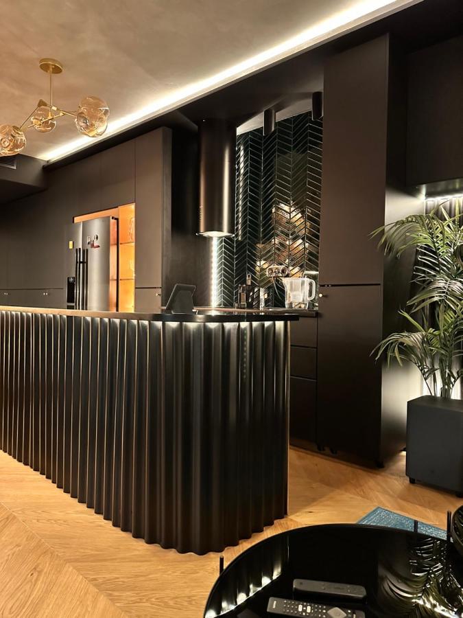 布拉迪斯拉发Skyline Elegance With Free Parking公寓 外观 照片