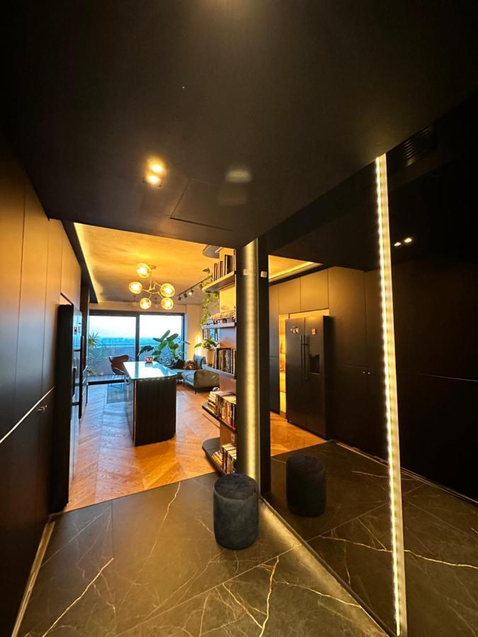 布拉迪斯拉发Skyline Elegance With Free Parking公寓 外观 照片