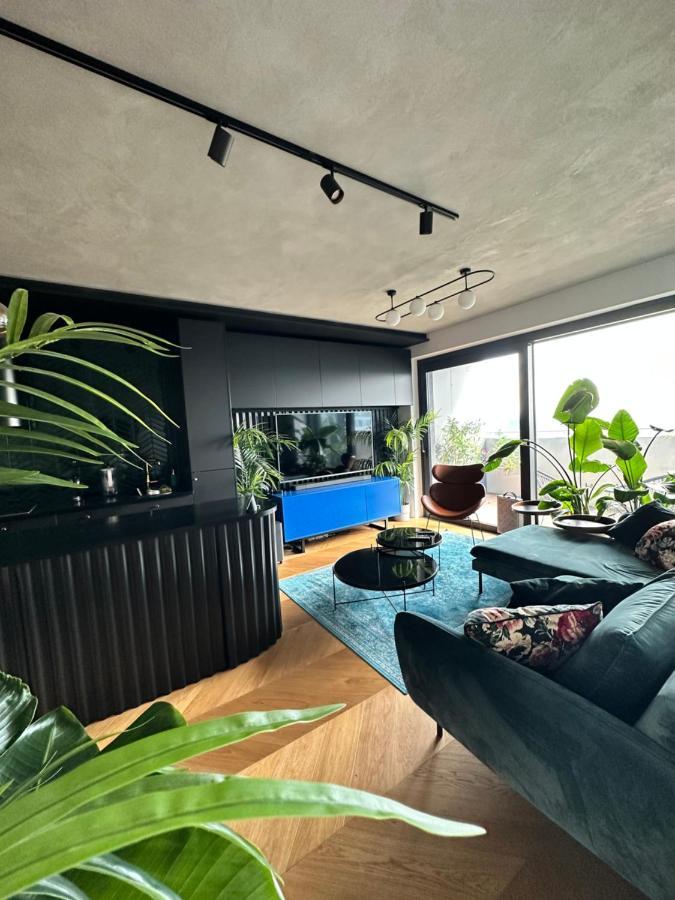 布拉迪斯拉发Skyline Elegance With Free Parking公寓 外观 照片